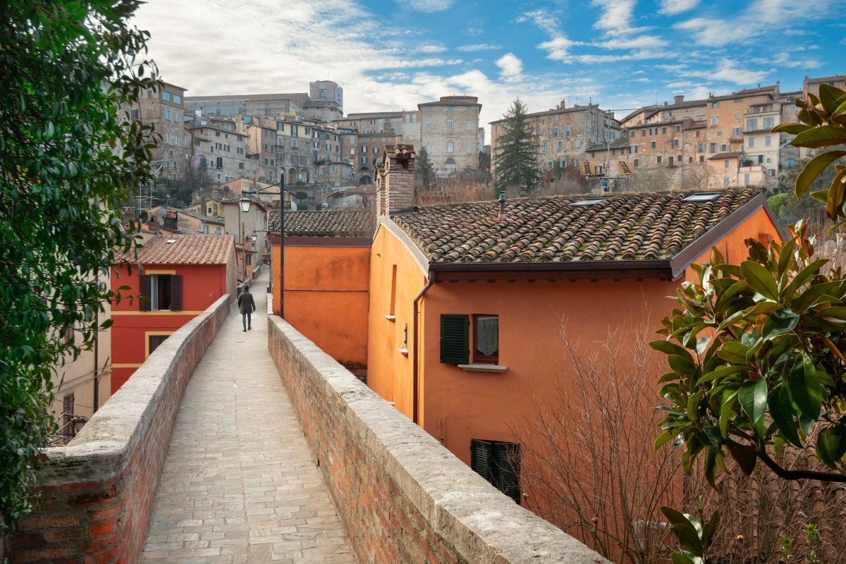 Cyclistes sur le Pont de Pedra de Gérone